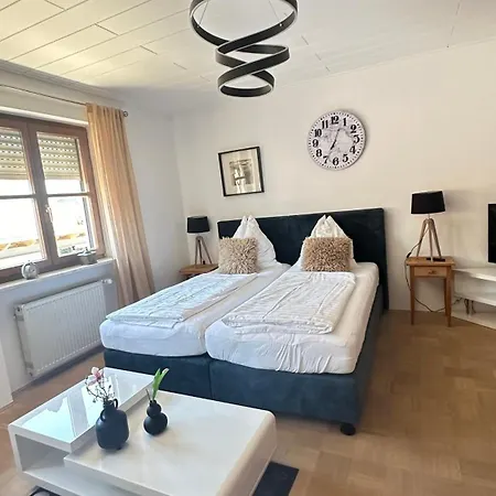 Appartement Idyllische Hofblick Balkonterrasse Wg 2 Hofblick Wg 1 Ohne Terrasse Burglengenfeld