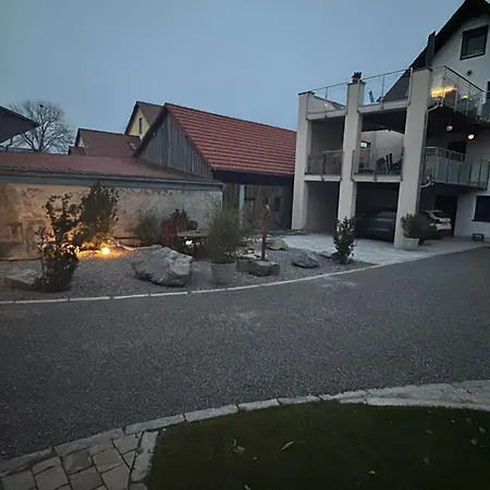 Appartement Idyllische Hofblick Balkonterrasse Wg 2 Hofblick Wg 1 Ohne Terrasse