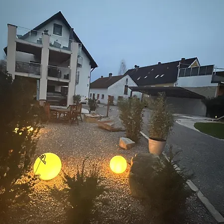 Idyllische Hofblick Balkonterrasse Wg 2 Hofblick Wg 1 Ohne Terrasse